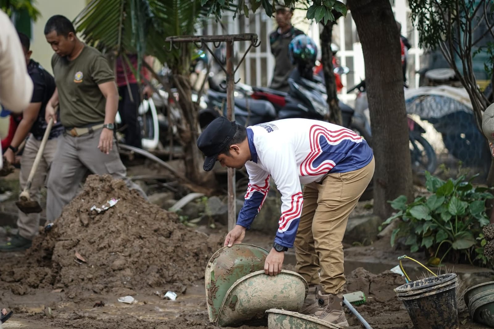 Walikota Solok Ramadhani Kirana Putra Pimpin Gotong Royong Massal  di Gawan